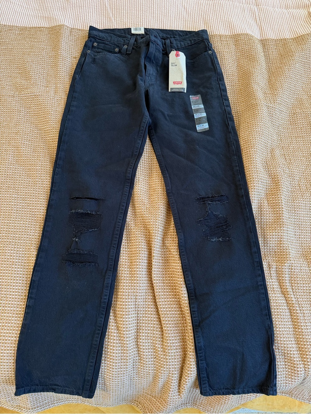 Levi's Men's Navy Straight-Leg Jeans with Knee Rips